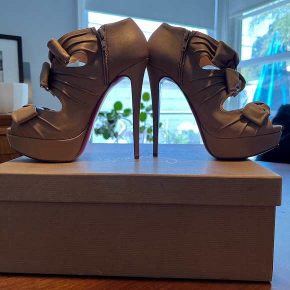 Christian Louboutin Madame Butterfly 🦋 - Picture 3 of 9